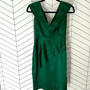 Kay Unger dress emerald green size 2 Christmas cocktail dress date night